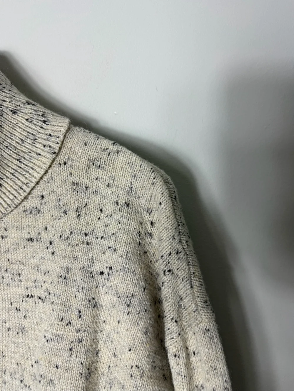 Levitate Seawool Oyster Speckled Turtleneck Sweater – Size Medium -*k